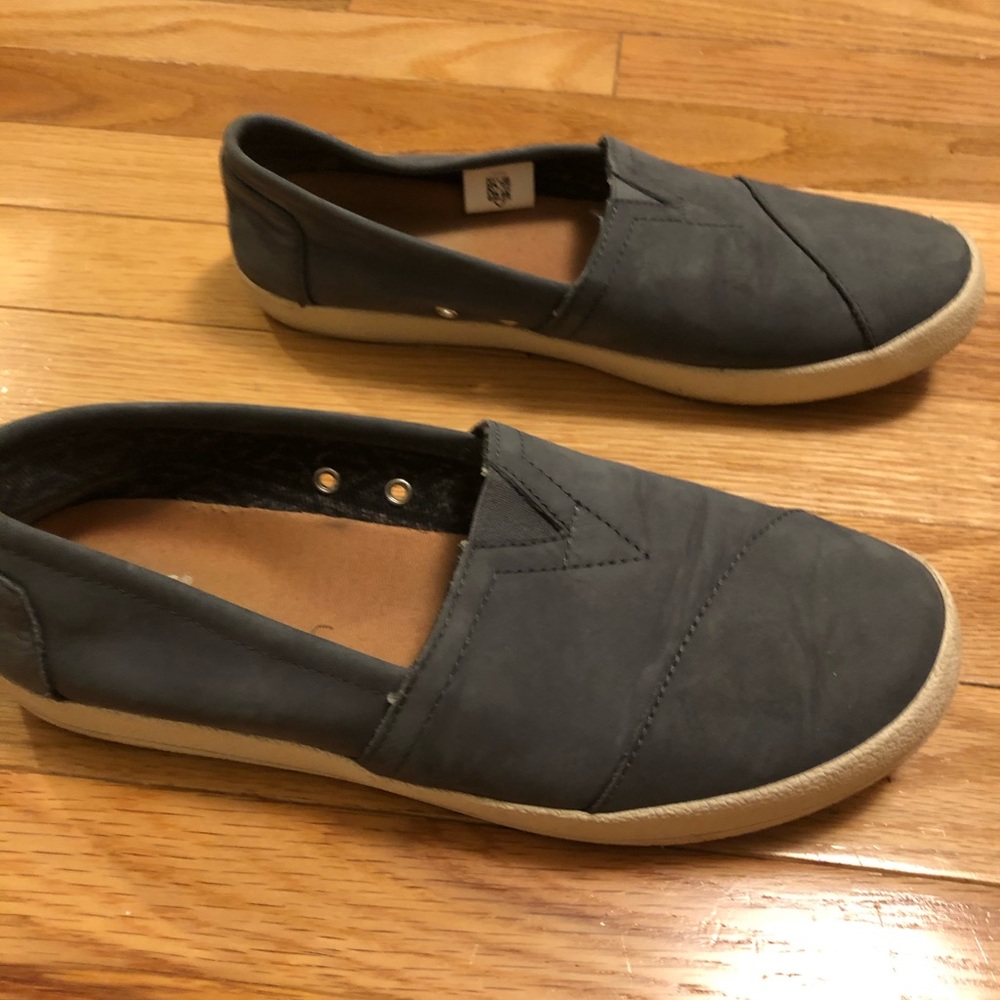 Toms - Picture 2 of 3